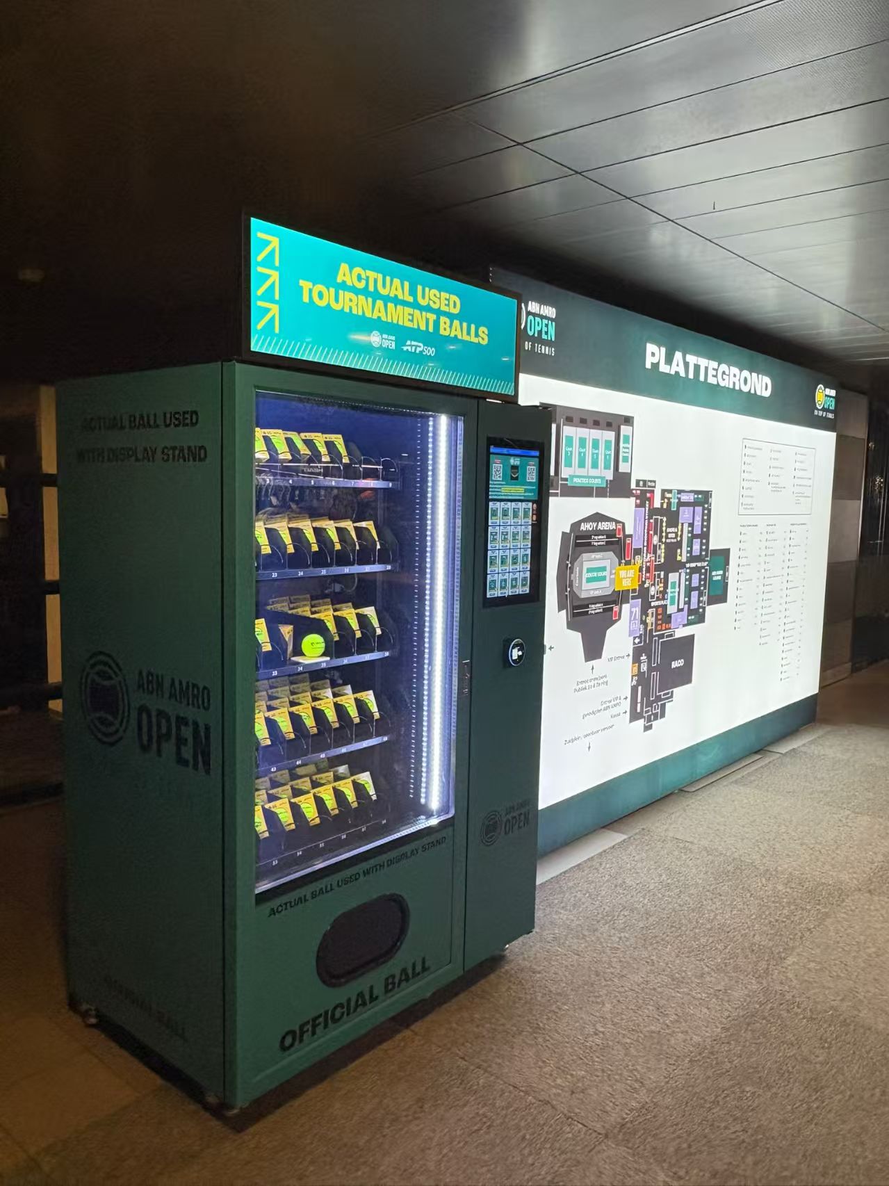 Weimi tennis ball vending machine in ABN AMRO Open Show