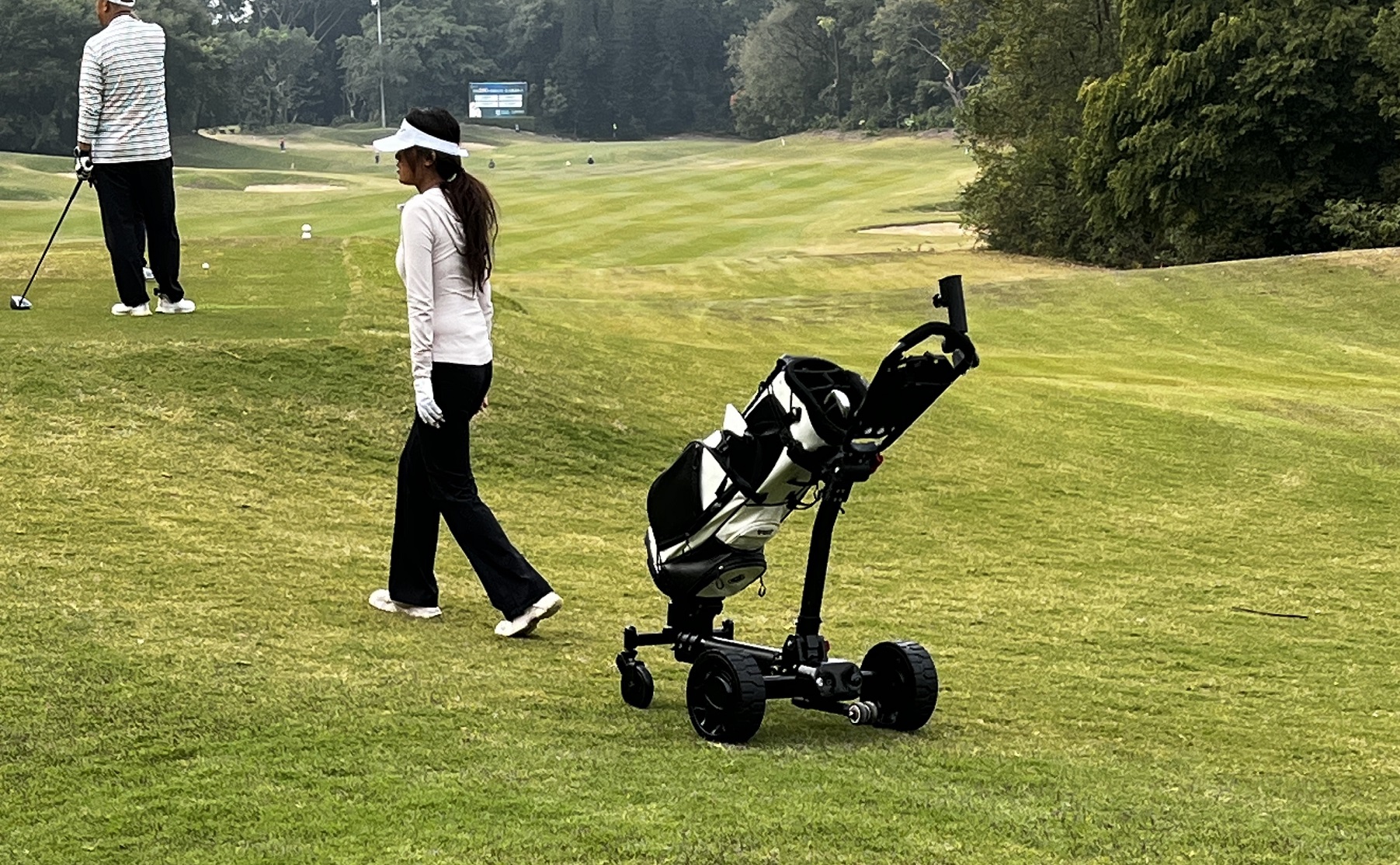 Follow Me Technology follow me electric golf trolley