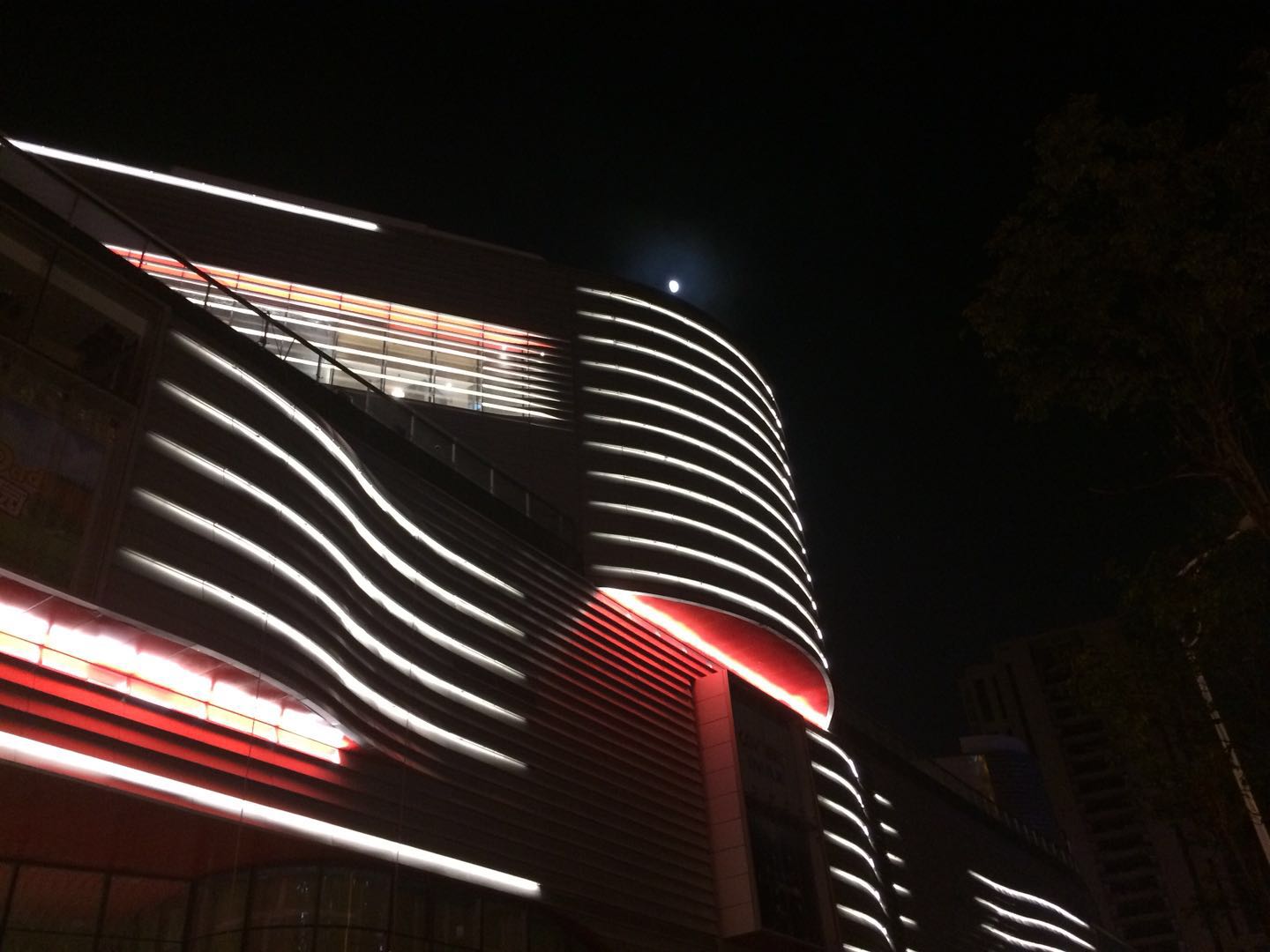 青岛凯德Mall新都心 - LED线条灯 - 先朗照明