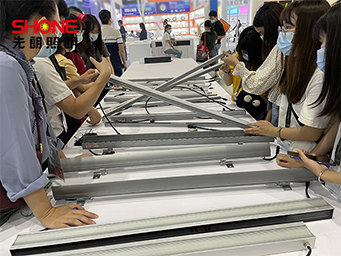 2021广州国际照明展（光亚展）- 先朗照明展位 - 线条灯系列