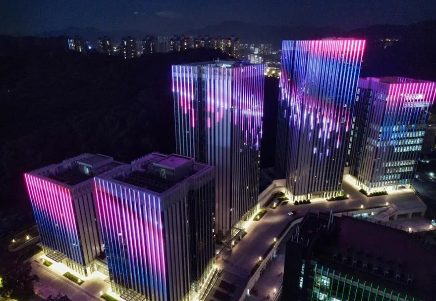 广州科学城总部经济区 - 先朗线条灯应用案例