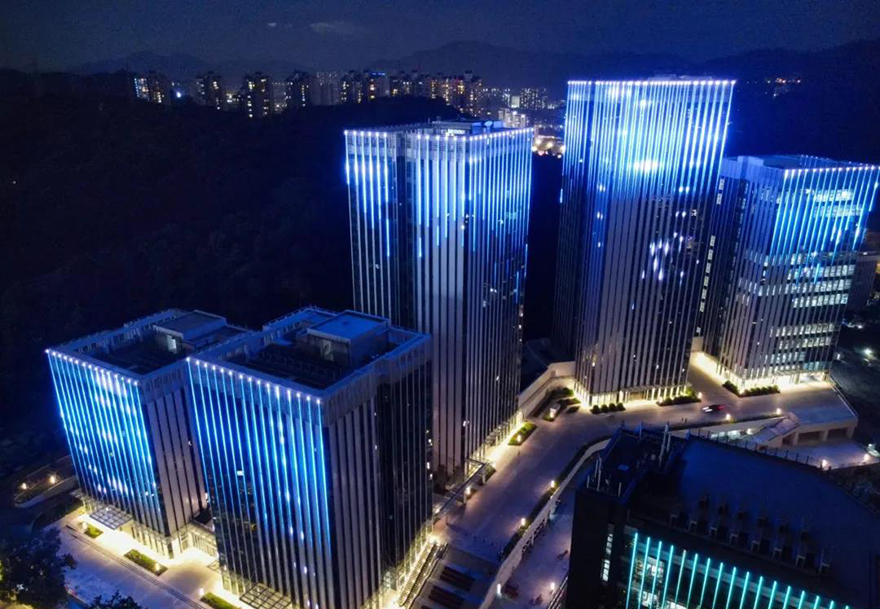 广州科学城总部经济区 - 先朗线条灯应用案例