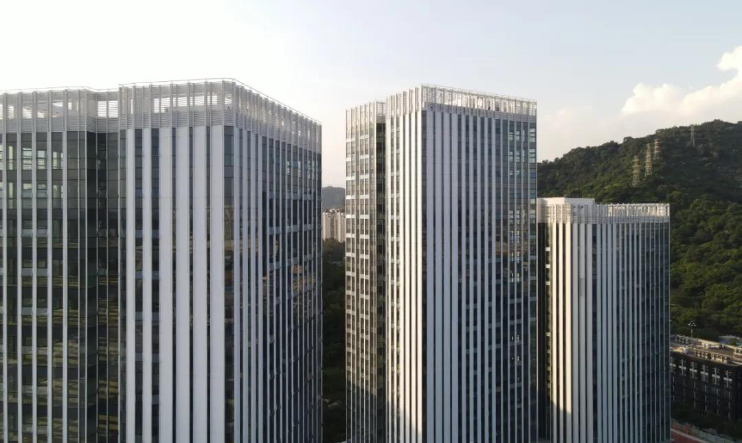 广州科学城总部经济区 - 先朗线条灯应用案例