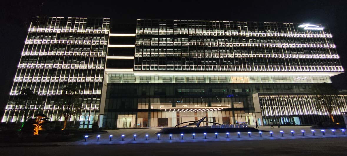 广州白云国际机场综合信息大楼 - 工程案例 - 先朗照明
