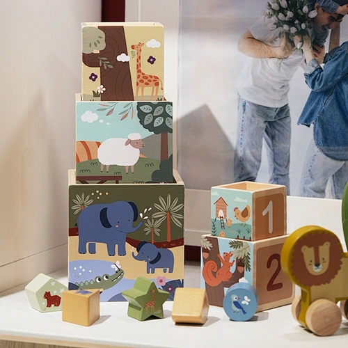 Wooden stacked cube box