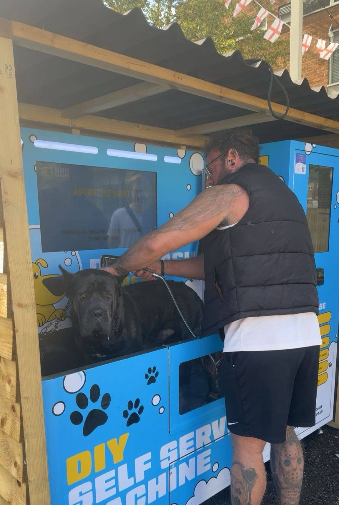 A customer case of dog wash machine