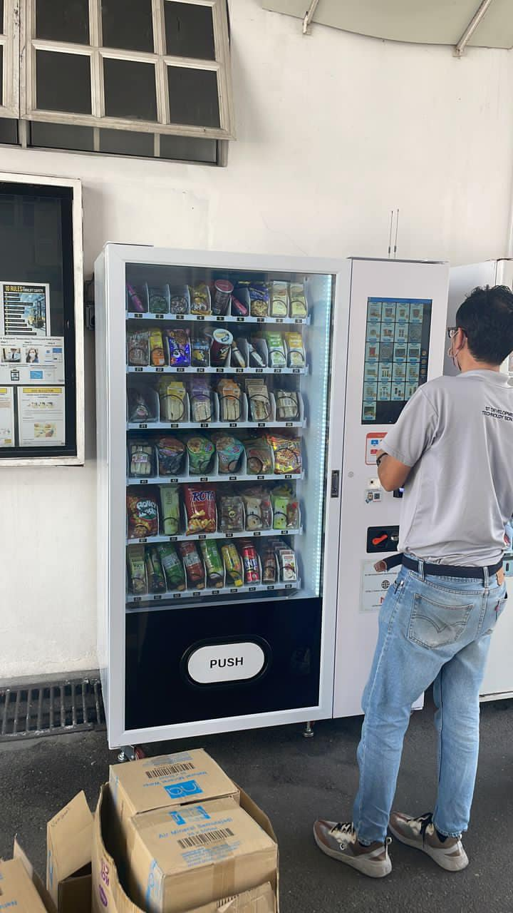 weimi smart combo snack soda drink vending machine in Malaysia