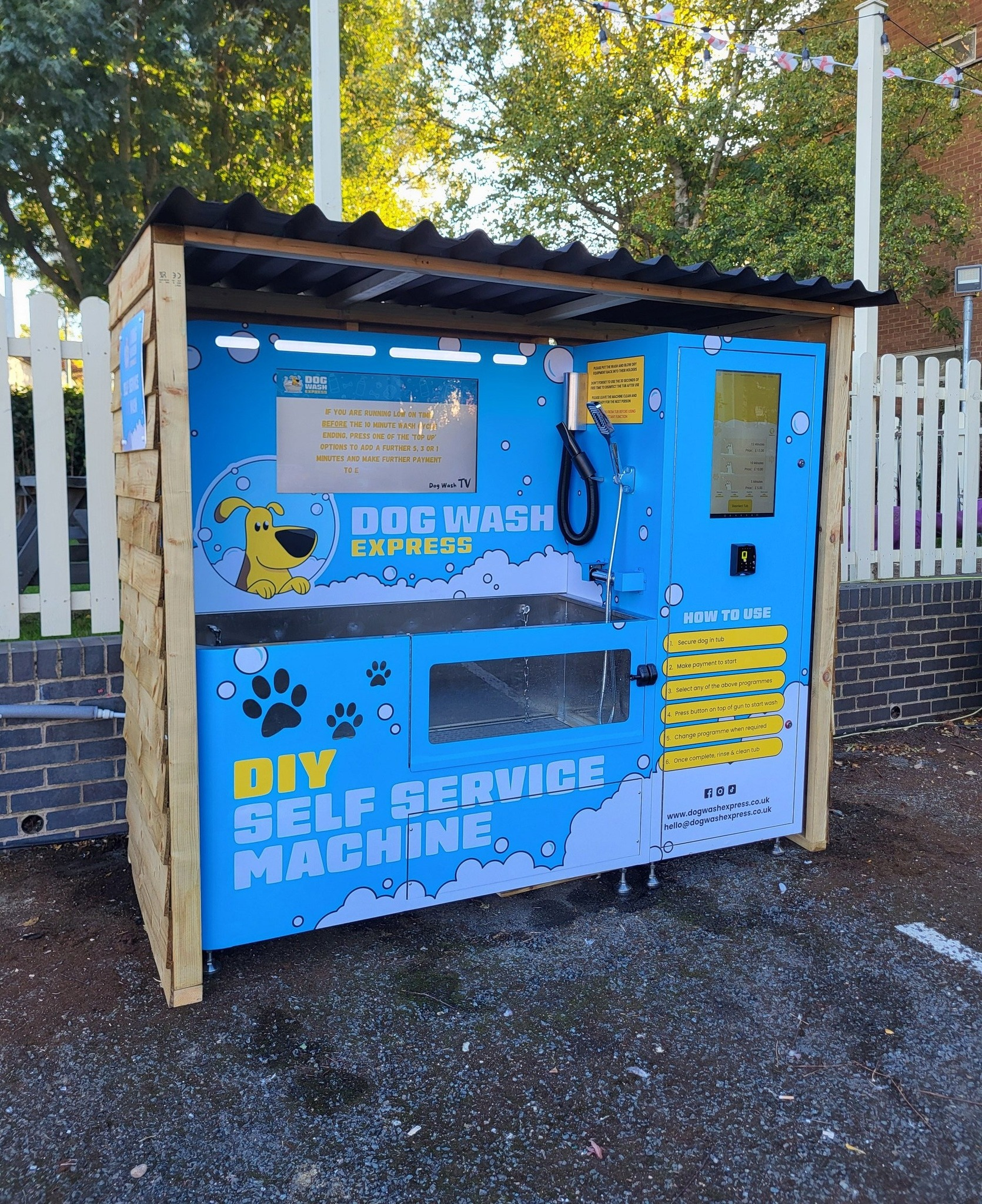 A customer case of dog wash machine