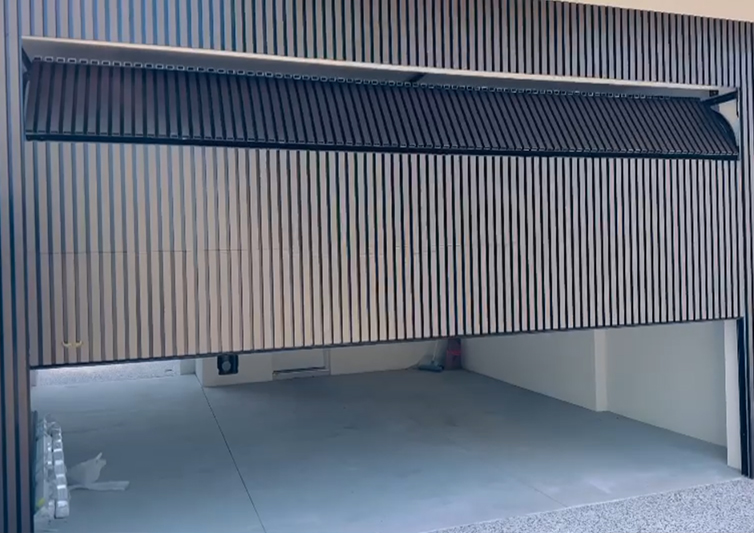 puerta de garaje empotrada