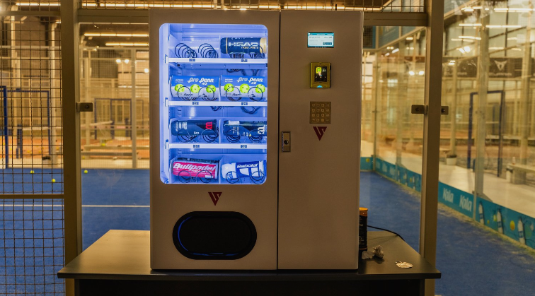 5 inch LCD mini sport vending machine placed in indoor tennis stadium