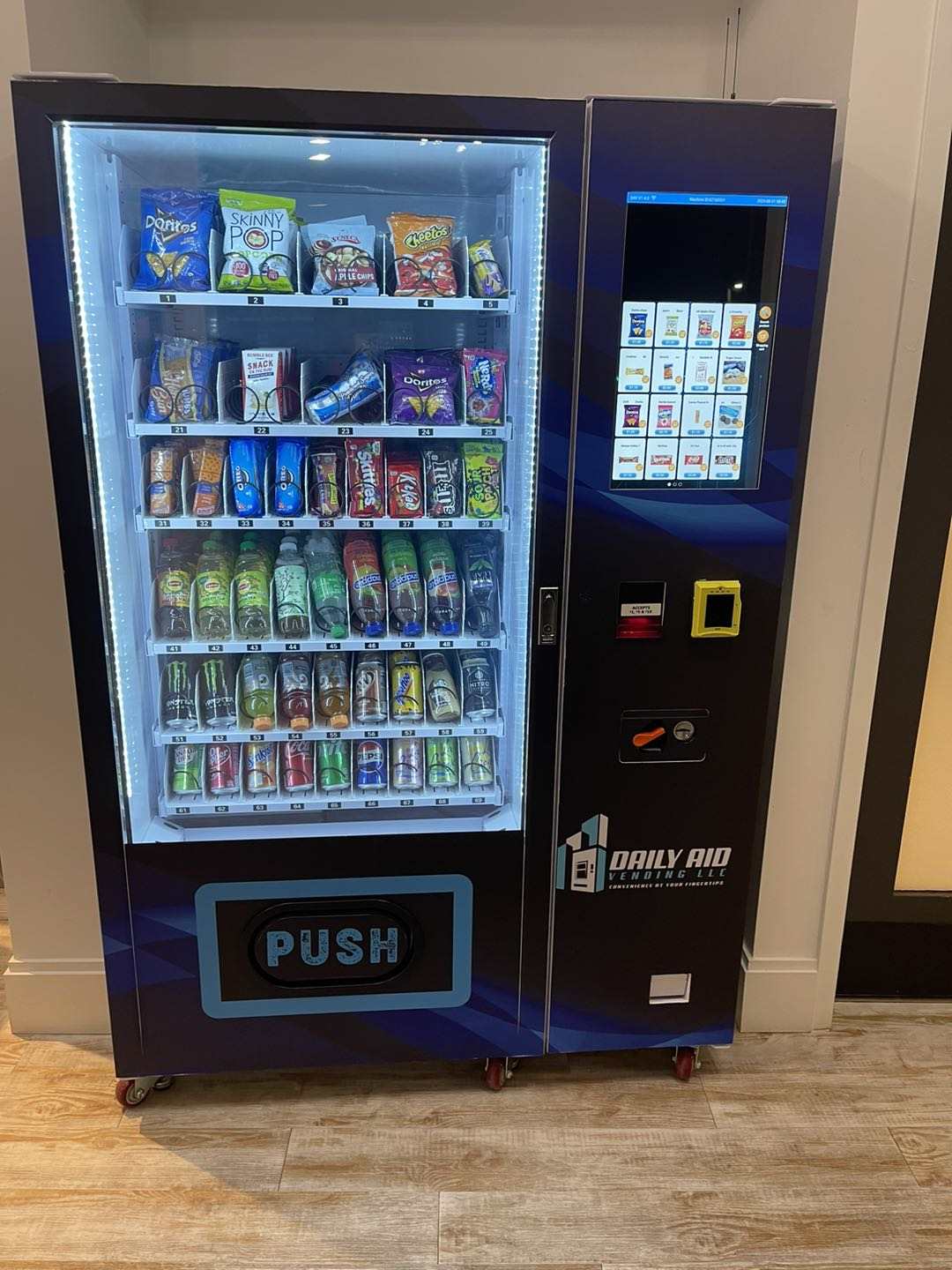 Fresh Salad Fruit Desserts Vending Machine with Pusher Slots Card Reader for Dining Hall Shopping Mall in USA