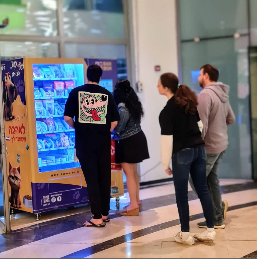Outdoor Pet Vending Machine with Waterproof Roof Card Reader for Pet Dog Food Treats Toys Wash