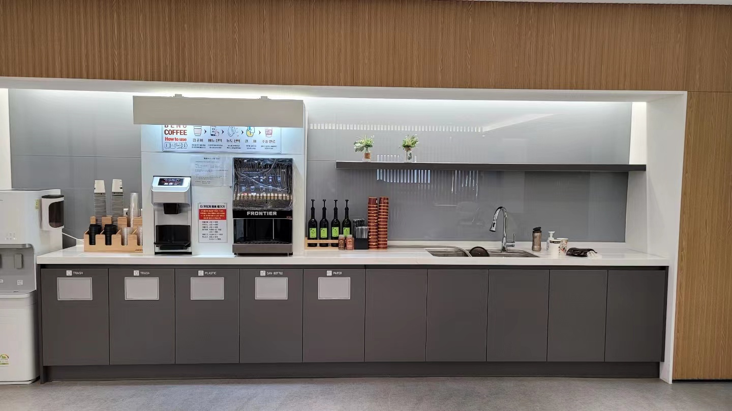 Mini Tabletop Coffee Vending Machine With Automatic-cleaning System for Lattes Cappuccinos Espresso in Singapore company