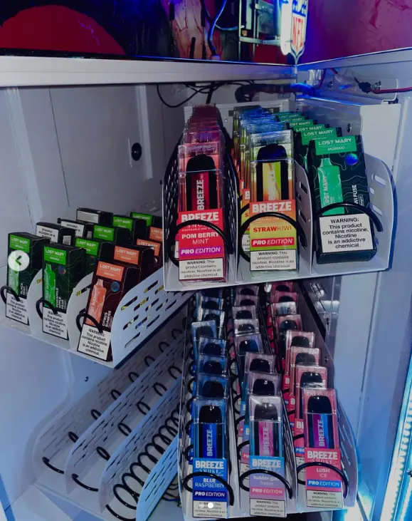 techinial specificaitons of Mini Wall-mounted Vape Vending Machine