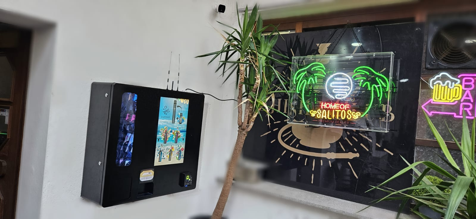 Mini Wall-mounted Vape Vending Machine in Germany