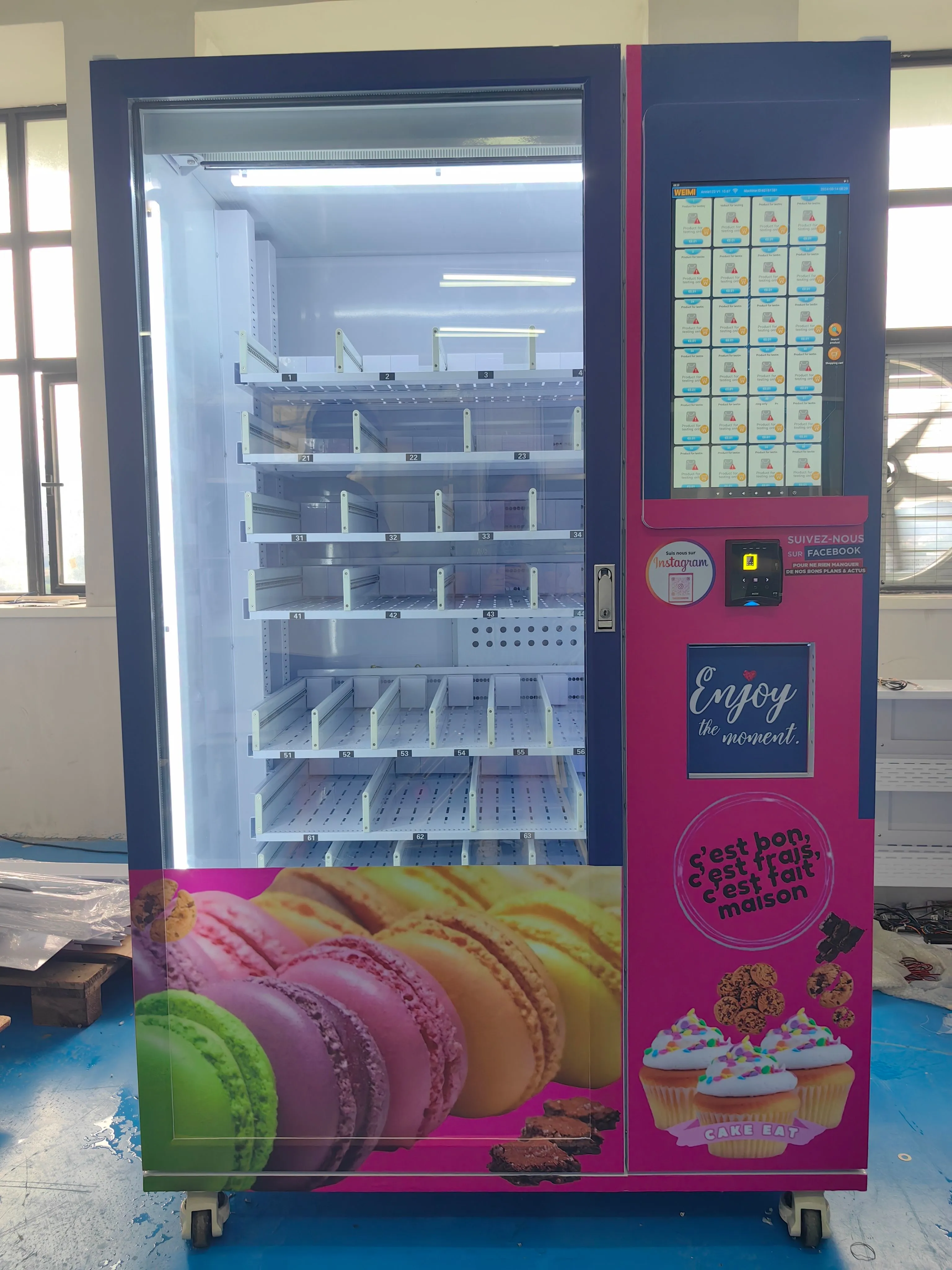 Self Service Macaroon Vending Machines with Touchscreen and Elevator for Convenient Sweet Treats to France