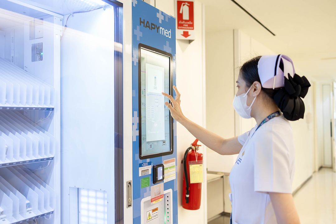 24/7 Pharmacy Clinic Medicine Vending Machine with multiple payment options
