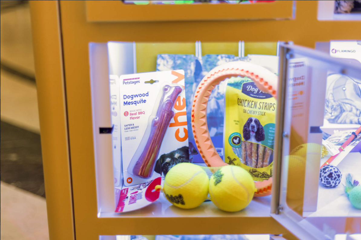 Micron weimi Dog food vending machine in the shopping mall in Isreal