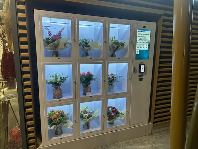 our fresh flower vending machine with lockers in France