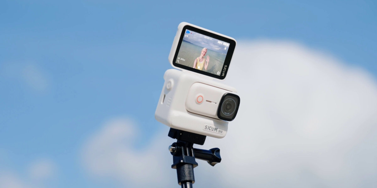 Demonstration of the Flip Touch Screen Function in SJCAM S10 Action Camera