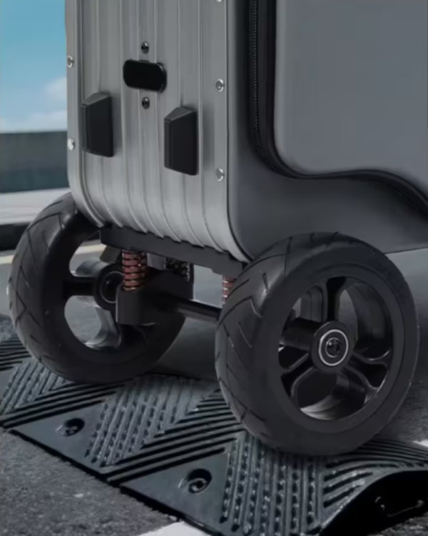 Demonstration of the Wheels Performance in Elala P28 Electric Suitcase
