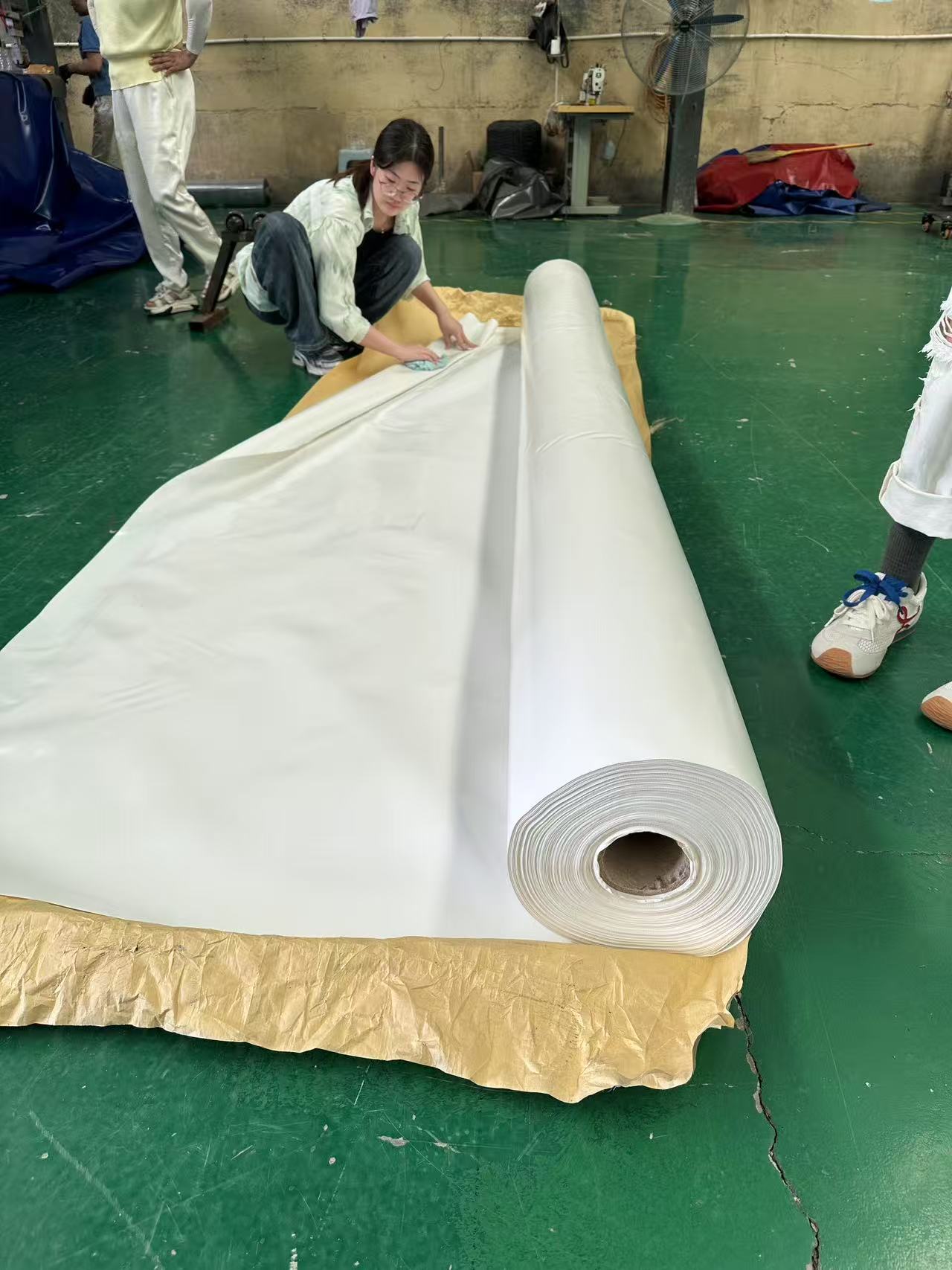 white pvc coated tarpaulin roll