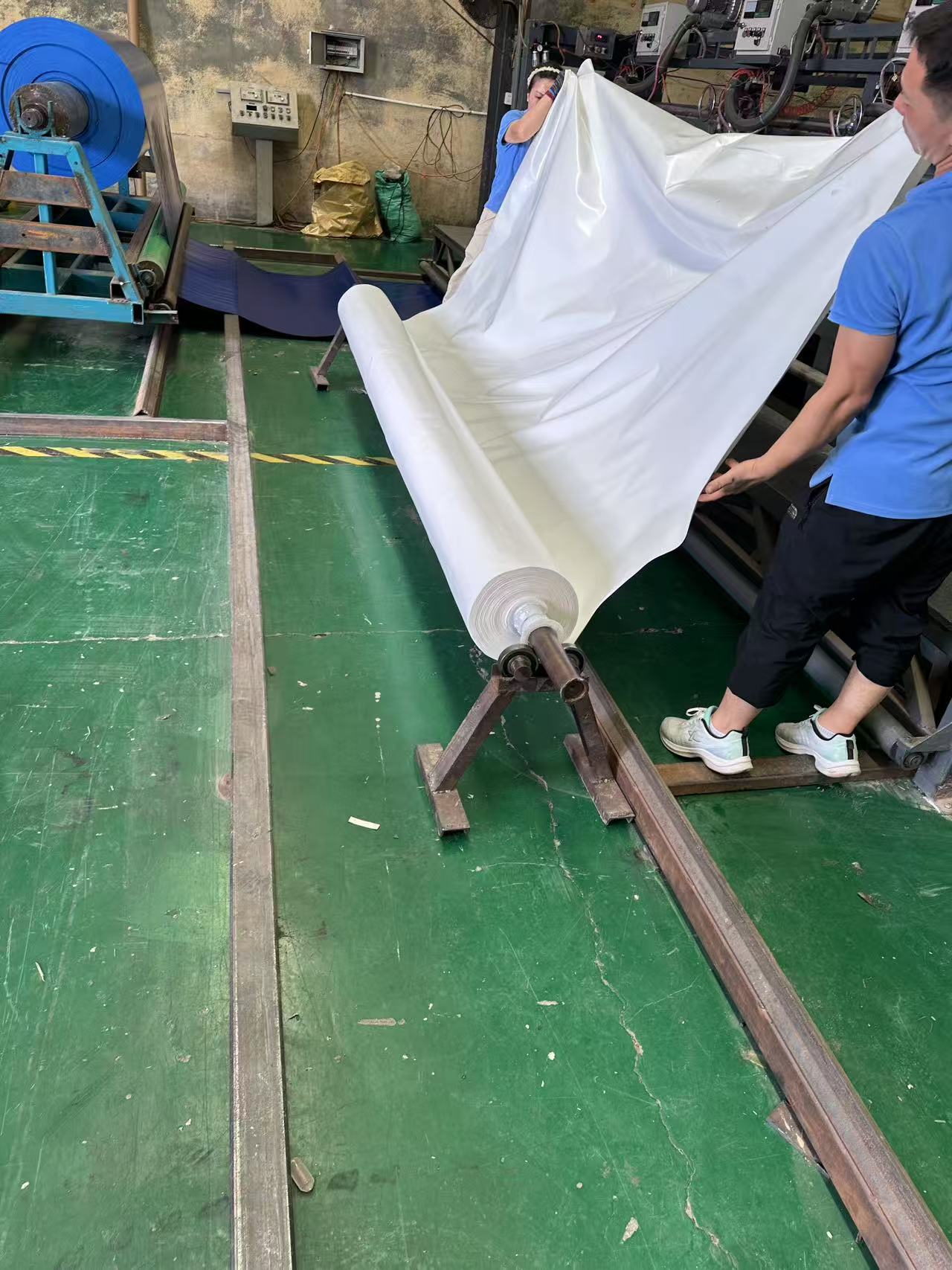 white pvc coated tarpaulin roll